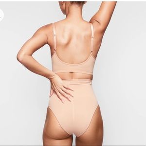SKIMS NWT Sculpting Mid Waist Brief